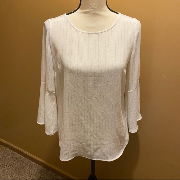 Roz & Ali Tops - Roz & Ali white gold metallic thread pinstripes button down back large sleeve XS